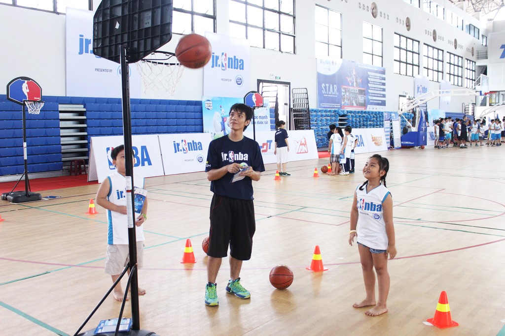 Sao trẻ NBA Kelly Olynyk sắp đến huấn luyện bóng rổ cho trẻ em Việt Nam